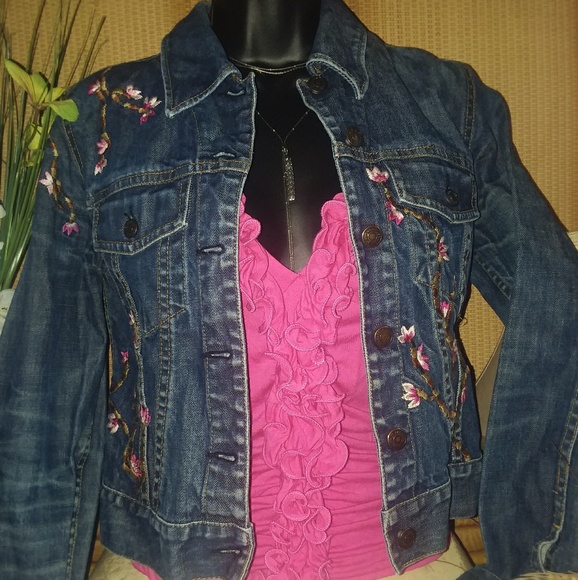 Like New Embroidered "Gap" Cropped Denim Jacket. - Picture 1 of 5